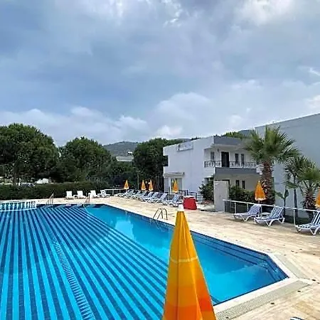 The Palm Club Szálloda